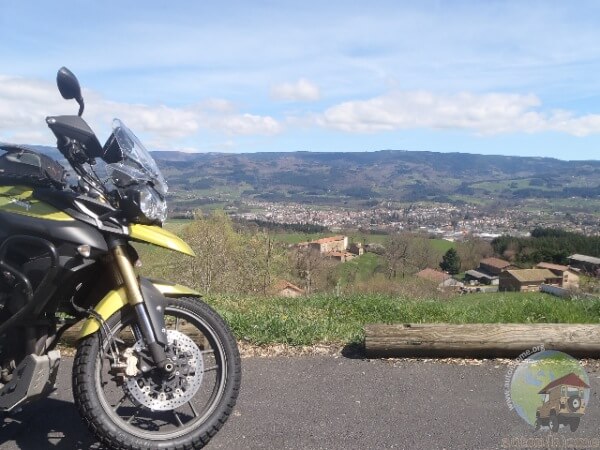 …Pendant ce temps-là, en Auvergne…